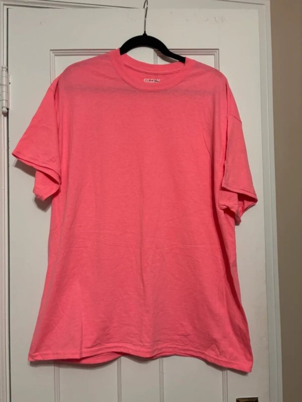 Women’s bright pink size XL basic tee shirt